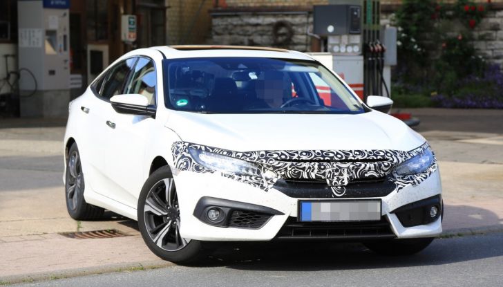 Ultime foto spia Civic Sedan.