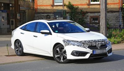 Nuova Honda Civic sedan: ecco le ultime foto spia