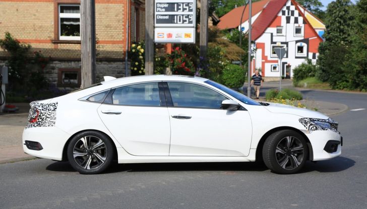 Honda Sedan Civic, foto spia fiancata.