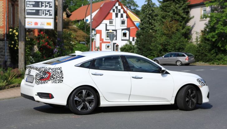 Nuova Honda Civic Sedan, foto spia.