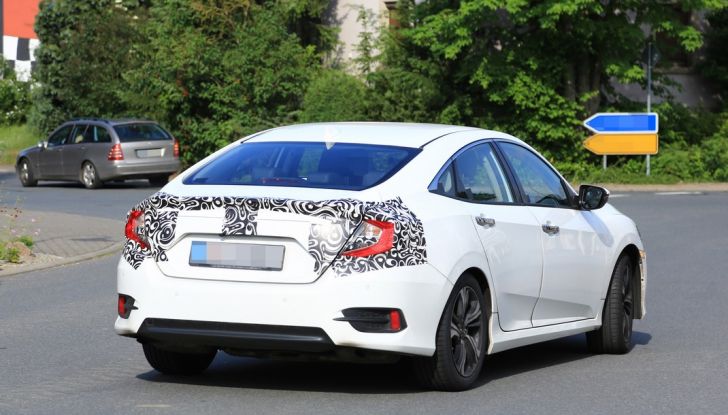 Nuova Honda Civic Sedan, foto spia.