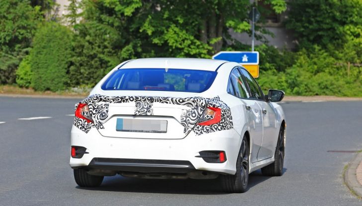 Nuova Honda Civic Sedan, foto spia.