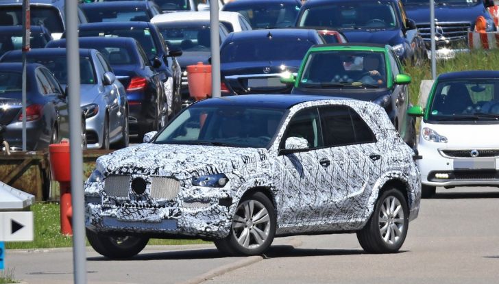 Nuova Mercedes GLE, le immagini dei primi test su strada - Foto 3 di 18