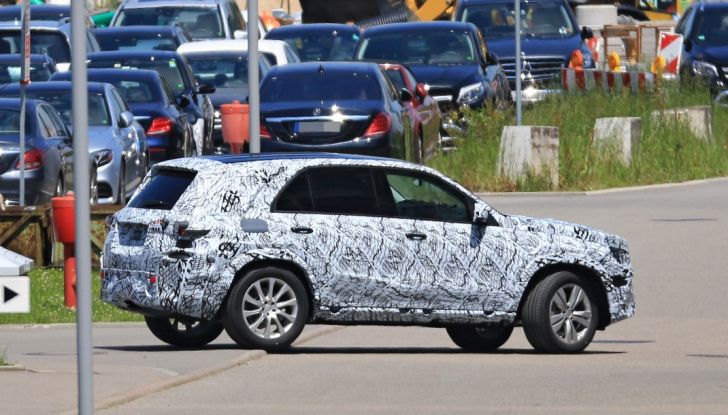 Nuova Mercedes GLE, le immagini dei primi test su strada - Foto 4 di 18