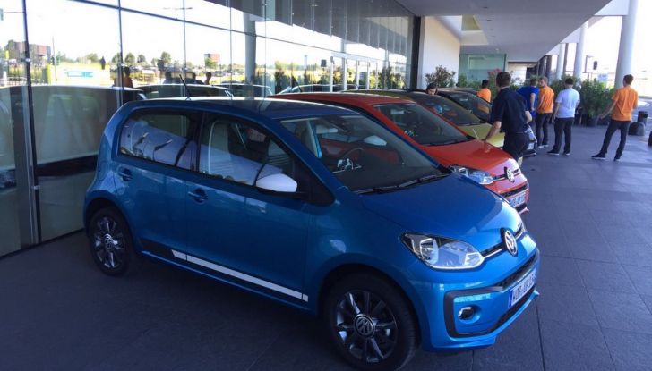 Nuova Volkswagen up! restyling, prova​ta​ su strada​ la nuova citycar con un prezzo di 11.000 euro - Foto 9 di 16