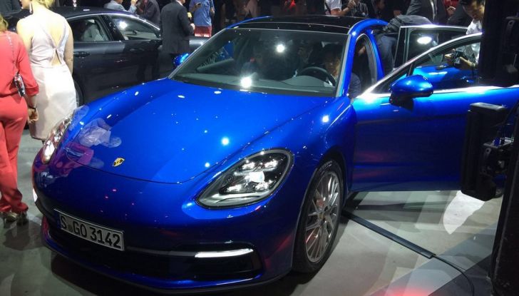 Nuova Panamera blu