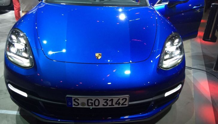 Nuova Porsche Panamera blue