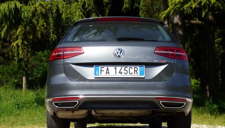 Volkswagen Passat Variant BiTdi da 240CV: la prova della wagon da corsa - Foto 20 di 29