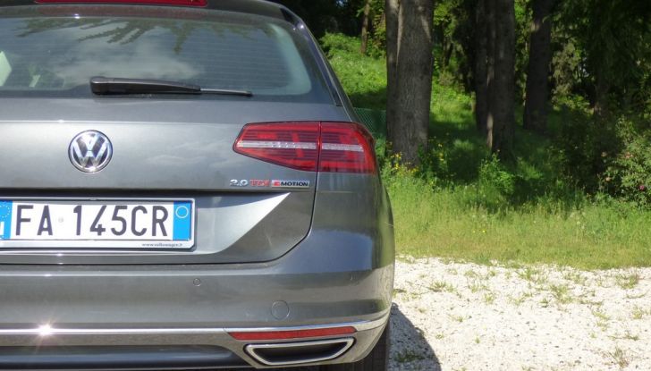 Volkswagen Passat Variant BiTdi da 240CV: la prova della wagon da corsa - Foto 19 di 29