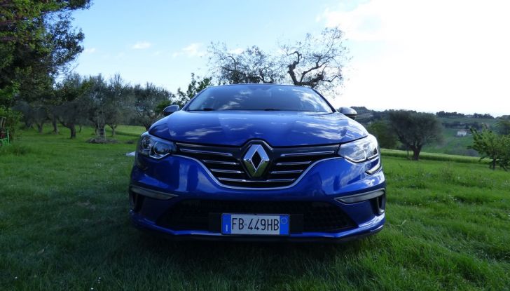 Renault Mégane GT Line da 130CV, prova su strada, impressioni e prezzi - Foto 21 di 36