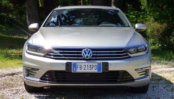 Volkswagen Passat GTE Variant: prova su strada e informazioni - Foto 8 di 30