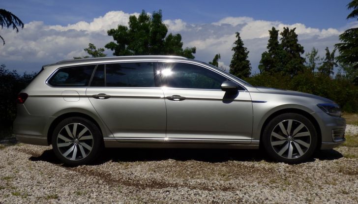 Volkswagen Passat GTE Variant: prova su strada e informazioni - Foto 14 di 30