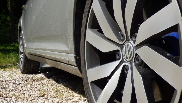 Volkswagen Passat GTE Variant: prova su strada e informazioni - Foto 7 di 30