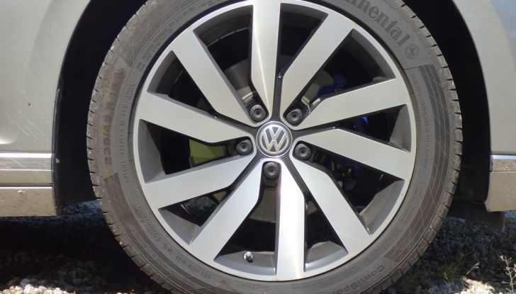 Volkswagen Passat GTE Variant: prova su strada e informazioni - Foto 12 di 30