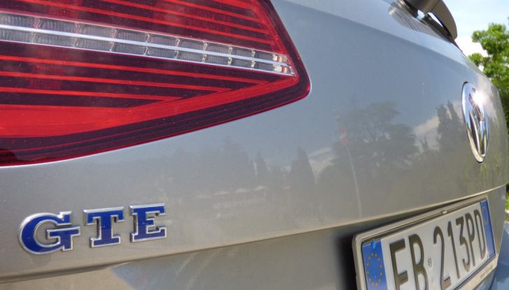 Volkswagen Passat GTE Variant: prova su strada e informazioni - Foto 22 di 30