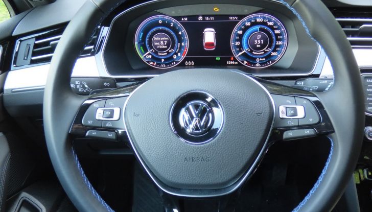 Volkswagen Passat GTE Variant: prova su strada e informazioni - Foto 26 di 30