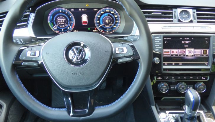 Volkswagen Passat GTE Variant: prova su strada e informazioni - Foto 16 di 30