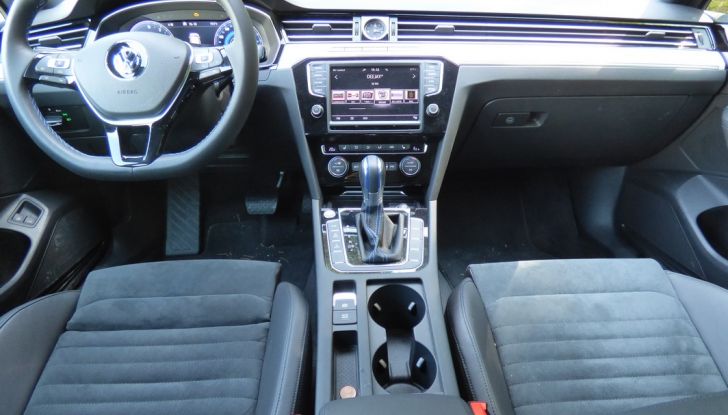 Volkswagen Passat GTE Variant: prova su strada e informazioni - Foto 29 di 30