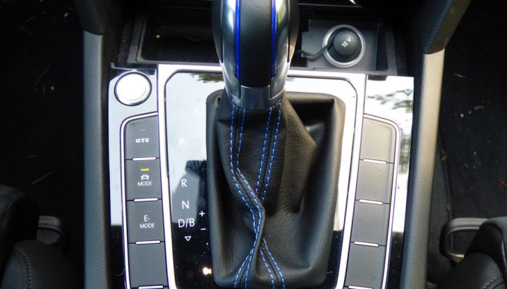 Volkswagen Passat GTE Variant: prova su strada e informazioni - Foto 17 di 30