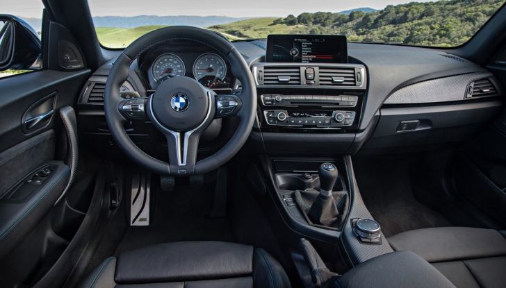 bmw m2 coupe postazione di guida
