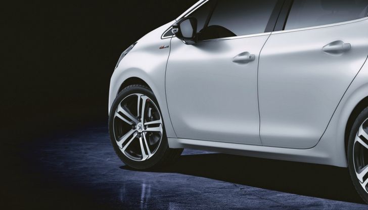 Peugeot 208 GT Line: edizione limitata Ice White - Foto 6 di 8