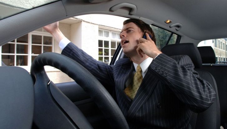 Parcheggiare troppo vicino a un’auto può essere reato di violenza privata - Foto 4 di 8