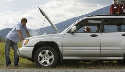 Come evitare che il motore dell’auto si surriscaldi: manutenzione del radiatore
