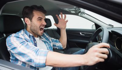 Difficoltà a gestire la rabbia in auto? Potresti soffrire di “Road rage”