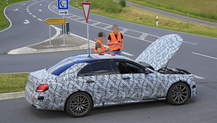 Mercedes AMG E63: le foto spia del guasto - Foto 1 di 12