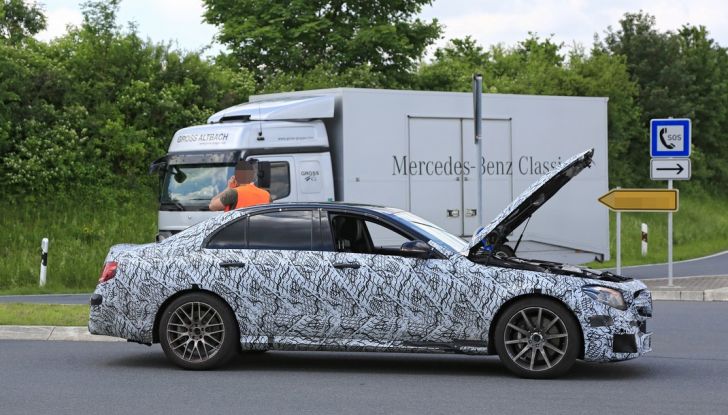 Mercedes AMG E63: le foto spia del guasto - Foto 4 di 12