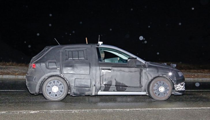 Seat Ibiza di nuova generazione, le prime foto spia della compatta - Foto 2 di 9