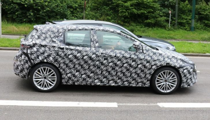 Toyota Auris, prime foto spia della nuova generazione - Foto 3 di 7