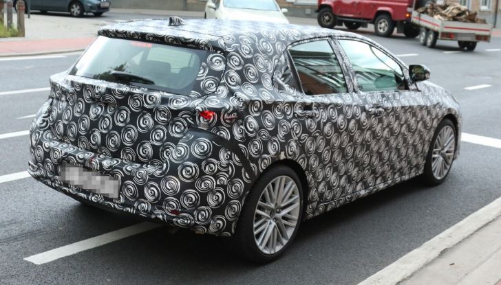 Toyota Auris, prime foto spia della nuova generazione - Foto 4 di 7