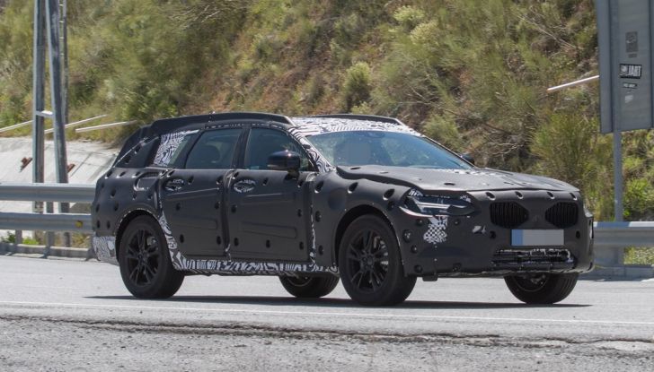 Volvo V90 Cross Country nuove foto spia e dettagli - Foto 2 di 7