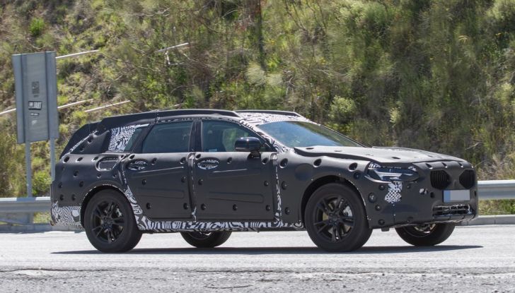 Volvo V90 Cross Country nuove foto spia e dettagli - Foto 4 di 7