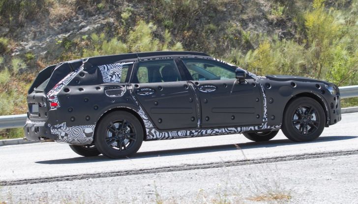 Volvo V90 Cross Country nuove foto spia e dettagli - Foto 5 di 7