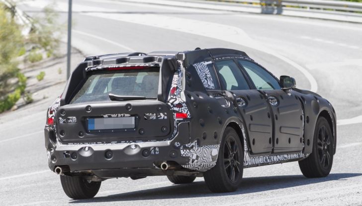 Volvo V90 Cross Country nuove foto spia e dettagli - Foto 6 di 7