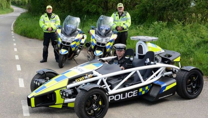 Le auto della Polizia più belle e veloci del mondo - Foto 13 di 19