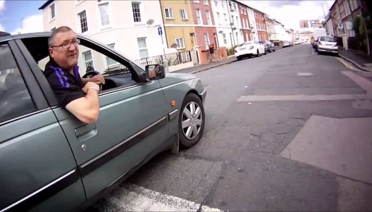 Parcheggiare troppo vicino a un’auto può essere reato di violenza privata - Foto 5 di 8