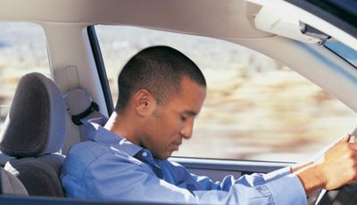 Consigli per prevenire i colpi di sonno alla guida