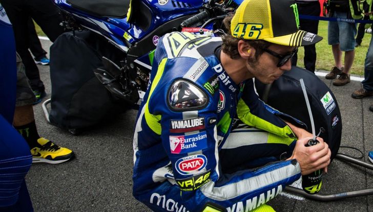 Valentino Rossi, frattura tibia e perone in allenamento: stagione finita - Foto 4 di 14
