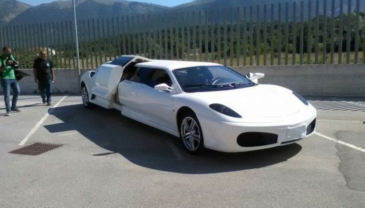 Finta Ferrari limousine sequestrata a Isernia: era una Peugeot camuffata - Foto 1 di 7