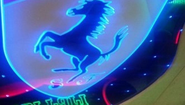 Finta Ferrari limousine sequestrata a Isernia: era una Peugeot camuffata - Foto 4 di 7