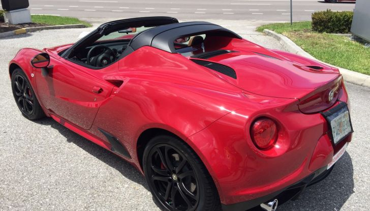 4c alfa romeo posteriore