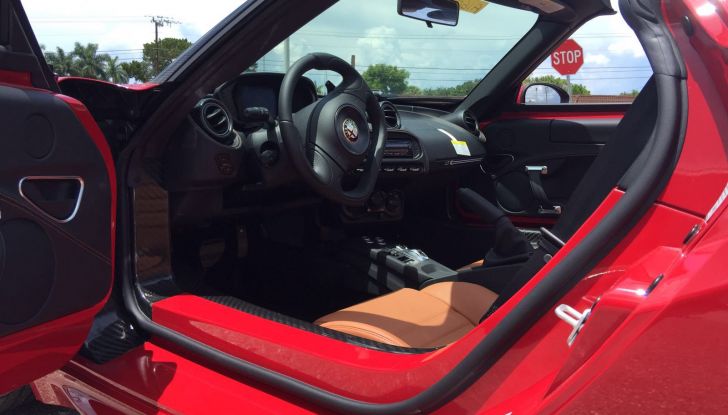 alfa romeo 4c plancia