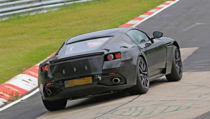 Aston Martin Vanquish S 2017, le prime foto al Nurburgring - Foto 11 di 11