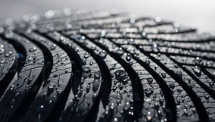 Mercedes-Benz, arriva il brevetto per raffreddare e riscaldare gli pneumatici - Foto 3 di 7