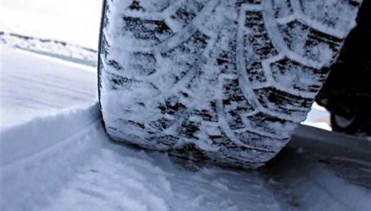 Mercedes-Benz, arriva il brevetto per raffreddare e riscaldare gli pneumatici - Foto 6 di 7