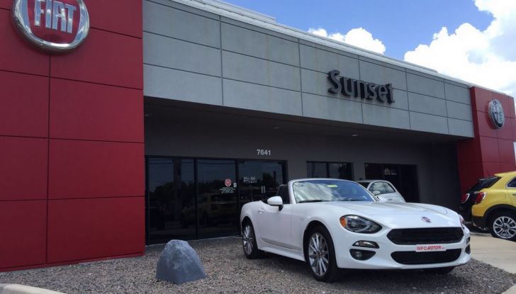 Fiat 124 spider vista 3/4 anteriore dal basso