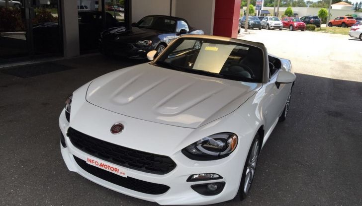 anteriore laterale auto Fiat 124 spider